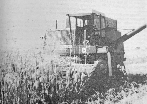 A familiar sight around Callaway is this corn picking machine working on the Charles Nansel farm ground. According to one of the elevator operators in the area, there has been some 175 to 180 bushels to the acre reported.