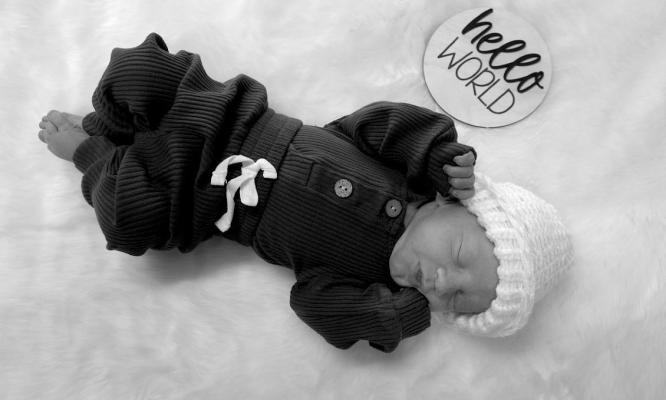 BIRTH ANNOUNCEMENTS