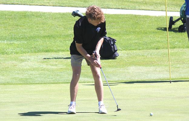 ABOVE: Dawson Doggett tees off at the State Meet. Courier photos by Colten Venteicher) BELOW: Harper Johnson putts the ball.