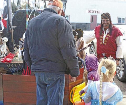 Pirate Ronda McFate was all smiles as she greeted kids.
