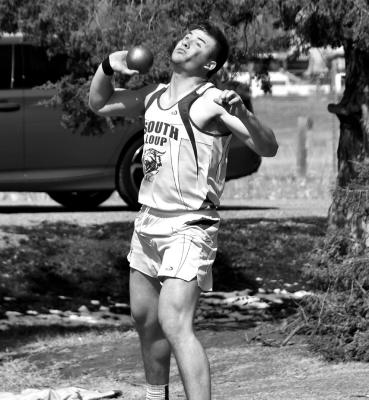 Lance Jones places 4th in the shot put (42'10') and 2nd place in the discus (135' 10).