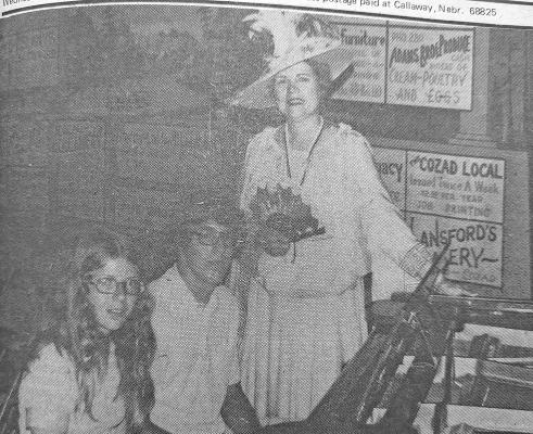 Betty Menke, platform manager at Cozad's Chautauqua 1975 meeting, commemded Steve and Karen Axtell of Callaway for the numbers they played on the piano during the Chautauqua on Wednesday, July 2.
