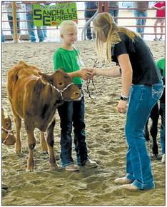 Quinlee Weinman and Poppy receive their ribbon from the judge, Atlynn Whitthun. (Photo courtesy Katie Weinman)