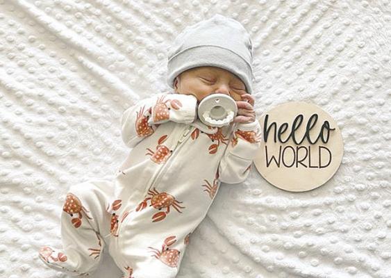 BIRTH ANNOUNCEMENTS