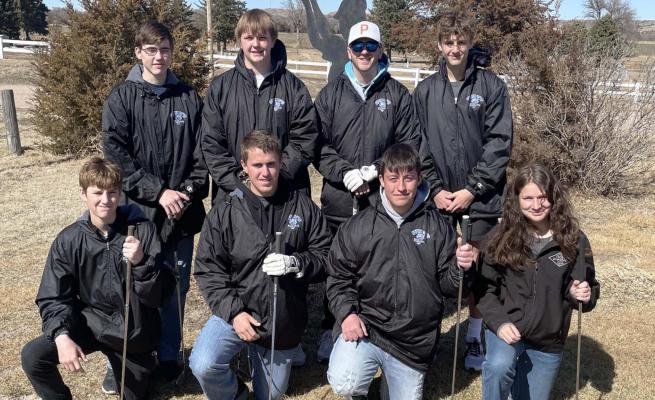 The 2022 South Loup Bobcats Golf team includes in the front row from left: Brady Brestel, Matthew Mannon,Grant Hrupek and Carleigh Laible. Back row from left: Dylan Handley, Joey Sallach, Colbi Smith and Manager Dylan Pandorf. (Photo courtesy of Jarod Rush)