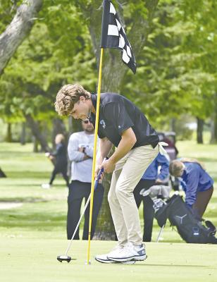  Senior Harper Johnson putts the ball at the district meet on May 20, and had the team's low score at the meet. (Photos courtesy Jessica Tickle Photography)