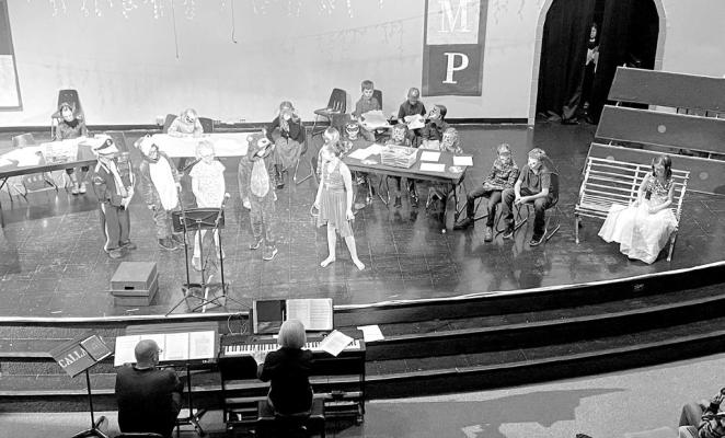 Elementary Kids Offer Sounds of The Season