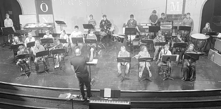 Elementary Kids Offer Sounds of The Season