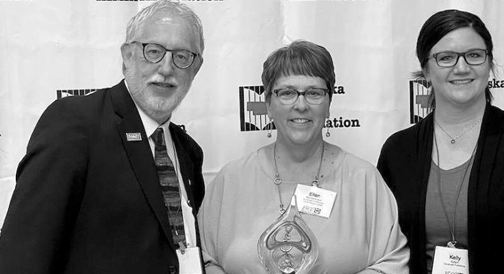 Nebraska Press Association Executive Director Dennis DeRossett presents the Omaha World Herald Service to Agriculture award to the Gothenburg Leader. Accepting the award are Editor Ellen Mortensen and Business Manager Kelly Aden. The Callaway Courier earned three awards from NPA as well. (Syndicate Publishing photo)