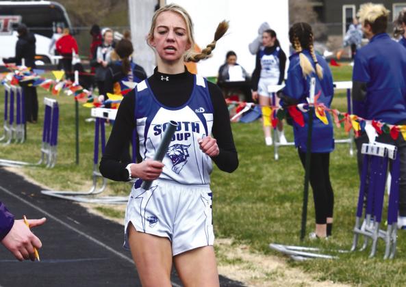 Ella Cool runs anchor on the 4x800 relay as the Bobcats bring home gold with an 11:37.38 finish.