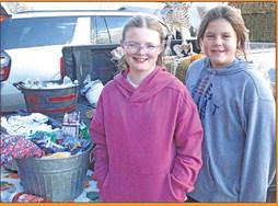 Parker Hickenbottom, left, and Breckn Doggett handed out free hot dogs for First Interstate Bank.